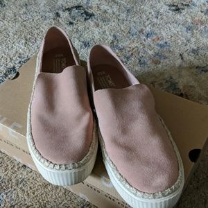 Tom's slip on shoes